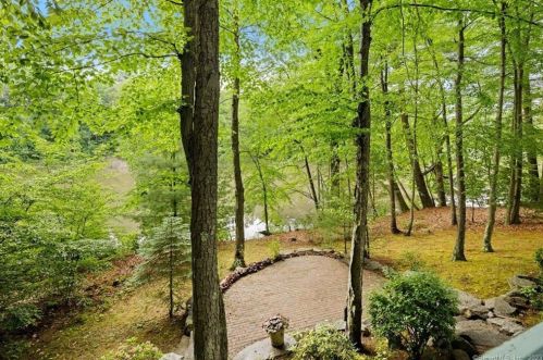 87 Swan Nest, Wapping CT  06074-4312 exterior