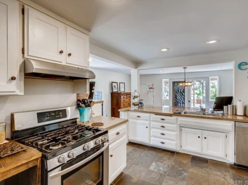 596 Vale View Dr, Vista CA  92081-6721 exterior