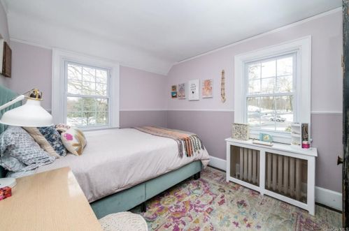 77 Kewanee Rd, New Rochelle NY  10804-1301 exterior