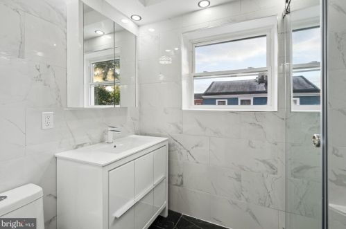 312 Manton St, Philadelphia PA  19147-5213 exterior