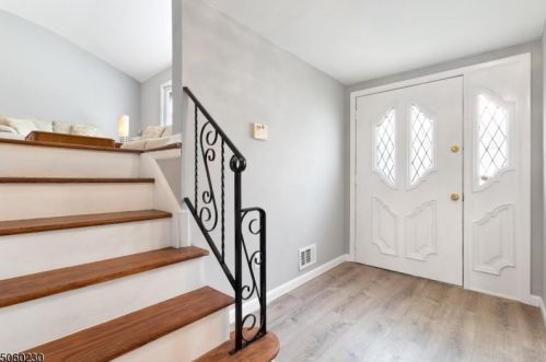 76 Briarwood Dr, Berkeley Heights, NJ 07922-1247