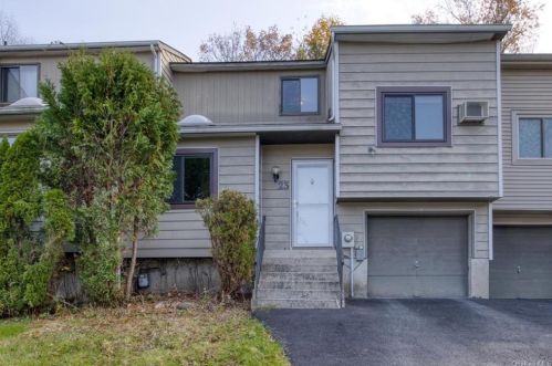23 Laurel Ct, Fishkill, NY 12524-2630