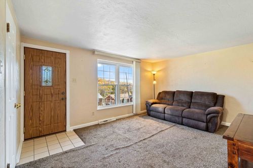 228 Glencoe Dr, Pittsburgh, PA 15122-2624