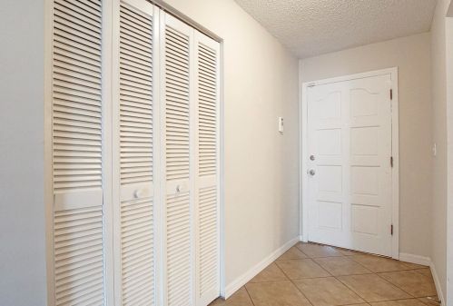 3475 1st St, Vero Beach, FL 32968-2511