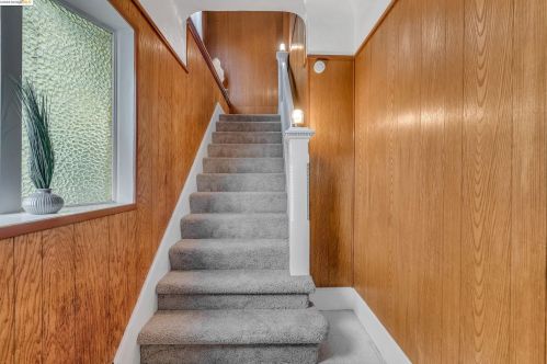 1042 Foothill Blvd, Oakland CA  94606-3016 exterior