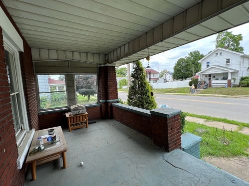 916 Stambaugh Ave, Hermitage, PA 16146-2808