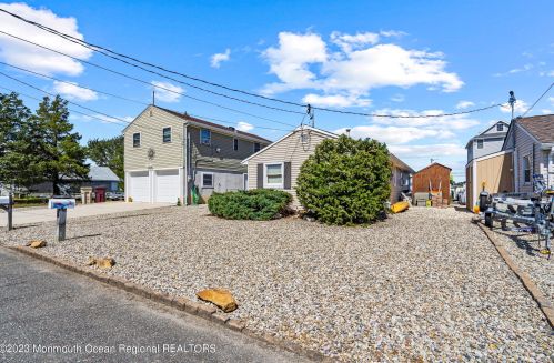 211 Cedar Dr, Berkeley Township NJ 08721-3109 exterior