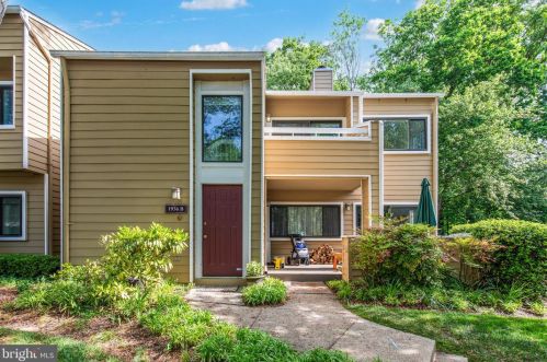 1936 Villaridge Dr, Herndon, VA 20191-4819
