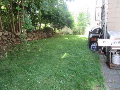 9 Brookside Ct, Norwalk, CT 06854-2301