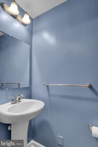 726 Blossom Dr, Hanover PA  17331-2078 exterior