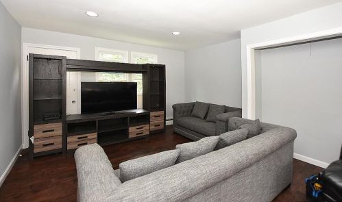 3 Arnold Dr, Providence, RI 02919-6401