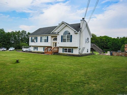 27 Monahan Rd, Port Jervis, NY 12771-3432