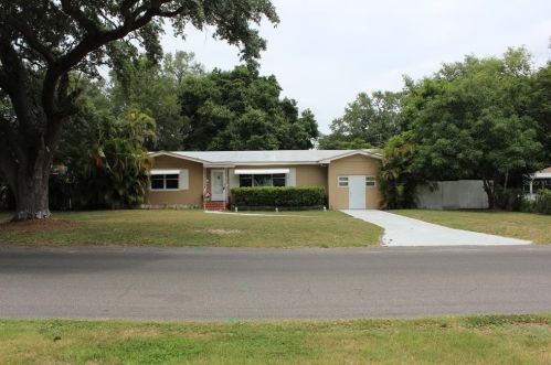 685 Avenue Q, Winter Haven, FL 33880-4625