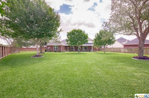 101 Legend Dr, Victoria TX  77904-3854 exterior