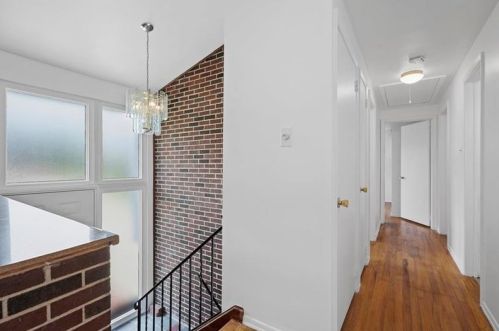 222 Rosebriar Dr, Glenshaw, PA 15116-1334