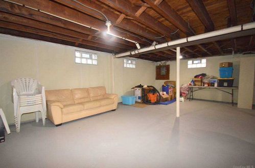 50 Aberdeen Rd, New Hyde Park NY  11040-2138 exterior