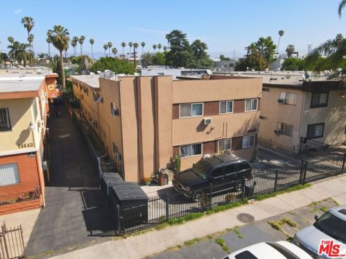 14639 Calvert St, Van Nuys CA 91411-2808 exterior