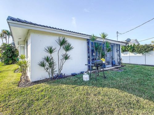611 110th Ave, Naples FL  34108-1817 exterior