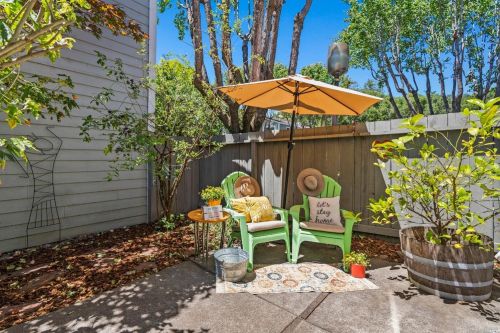 1468 Townview Ave, Santa Rosa CA  95405-7561 exterior