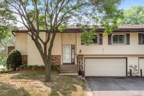 921 Greenhaven Dr, Saint Paul, MN 55127-7815