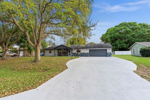 7103 Donlon Rd, Fort Pierce, FL 34951-1833