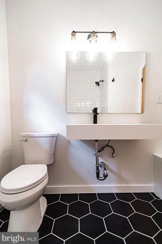 415 Liberty St, Charles Town WV  25414-1827 exterior