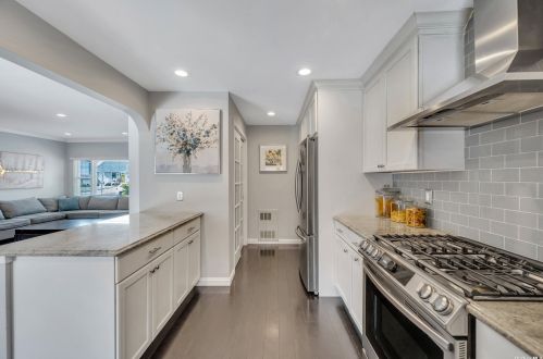 142 Reynolds Rd, West Islip NY  11795-2917 exterior