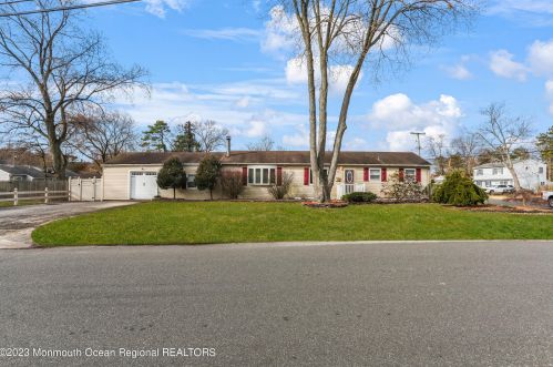 18 Hollywood Dr, Bricktown NJ  08723-3449 exterior