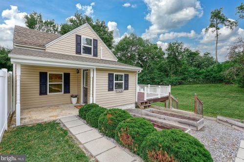 5260 Wertzville Rd, West Enola, PA 17025-1280