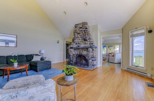 250 Ocean Rd, South Kingstown RI  02882-1346 exterior
