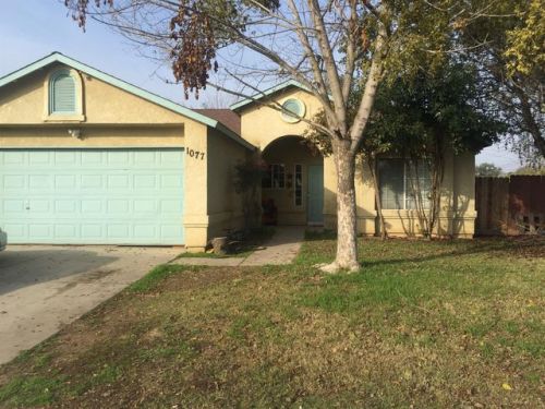 1077 Tuolumne St, Parlier, CA 93648-2817