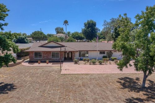 2015 Sunrise Dr, Vista, CA 92084-6430
