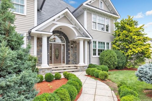 43 Judy Ln, Stamford, CT 06906-2102