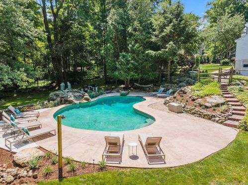12 Falmouth Rd, Stamford CT  06903-2312 exterior