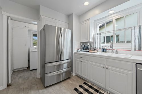 6880 10th St, Long Beach CA  90815-4930 exterior