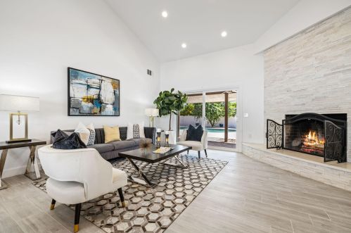 48890 Eisenhower Dr, La Quinta CA  92253-6223 exterior