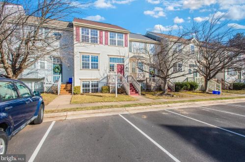 211 Frazer Dr, Purcellville VA  20132-5807 exterior