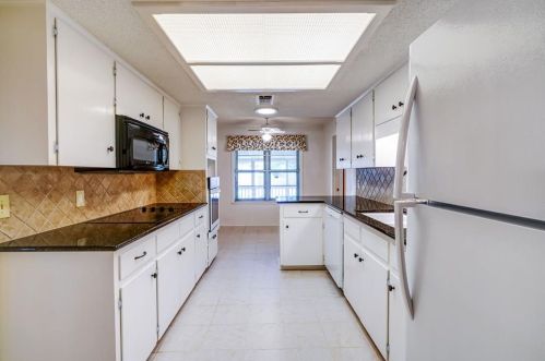 11507 Bell Ave, Austin TX  78759-3905 exterior