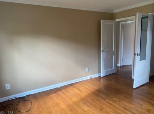 101 Troy Dr, Springfield NJ  07081-2042 exterior