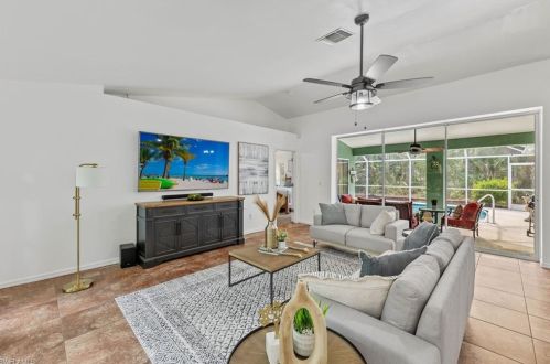 3820 8th Ave, Naples, FL 34120-5107