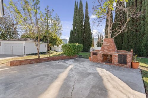 1052 Palmyra Ave, Orange CA  92866-2423 exterior