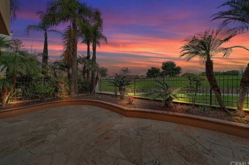 6471 Morningside Dr, Huntington Beach CA  92648-6106 exterior