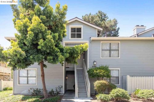 122 Lakeshore Ct, Richmond, CA 94804-7422