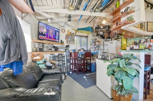 1552 Monmouth Dr, San Diego CA 92109-2247 exterior