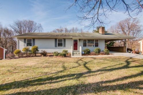 595 Knollwood Dr, Troutville, VA 24175-6709