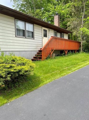 412 Sackett Lake Rd, Monticello, NY 12701-4417