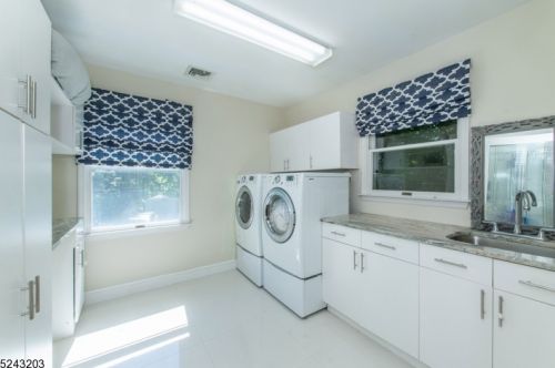 19 Marisa Ct, West Milford NJ  07480-3000 exterior