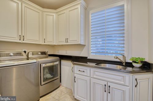 43527 Butler Pl, Leesburg VA 20176-7428 exterior