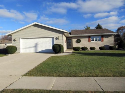 2035 Andrea Ln, Manitowoc, WI 54220-1503