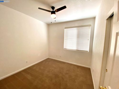 10101 Atkins Dr, Elk Grove CA 95757-4319 exterior